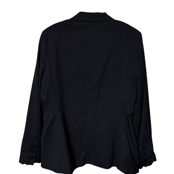 Chaus Size 14 Two Piece Pinstriped Navy Blue Suit EUC - Picture 5 of 8